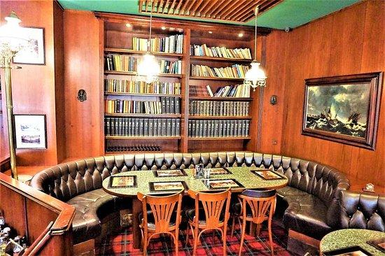 Churchill's Pub & Restaraunt